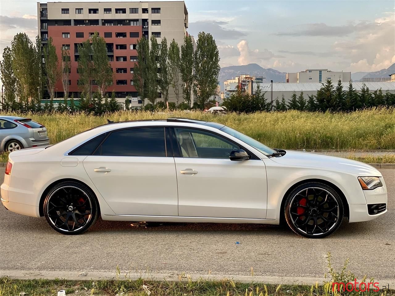 2011' Audi A8 photo #2