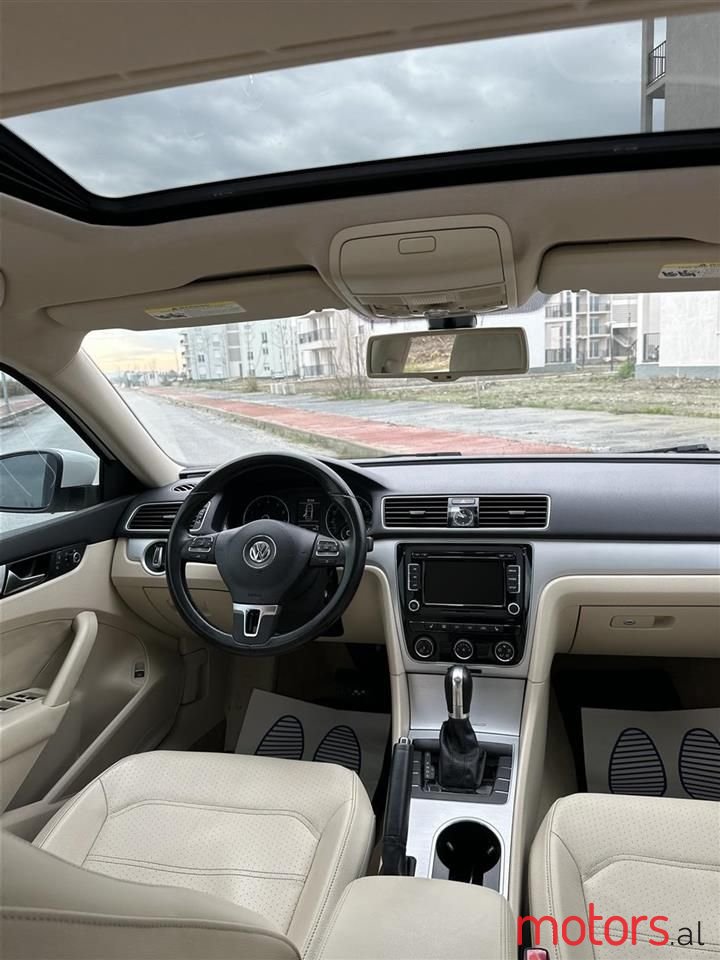 2013' Volkswagen Passat photo #3