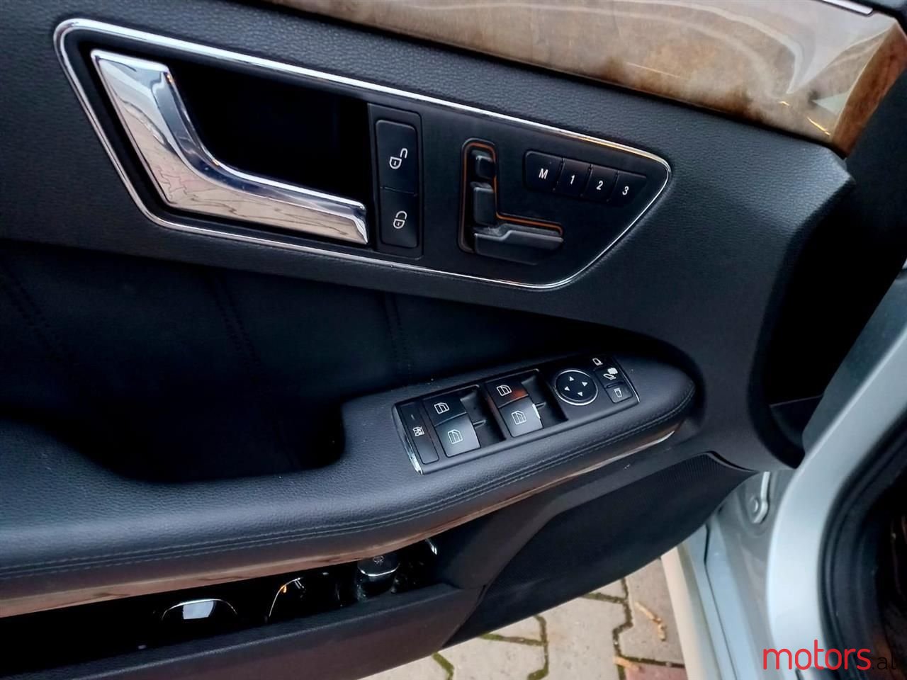 2010' Mercedes-Benz 300 photo #5