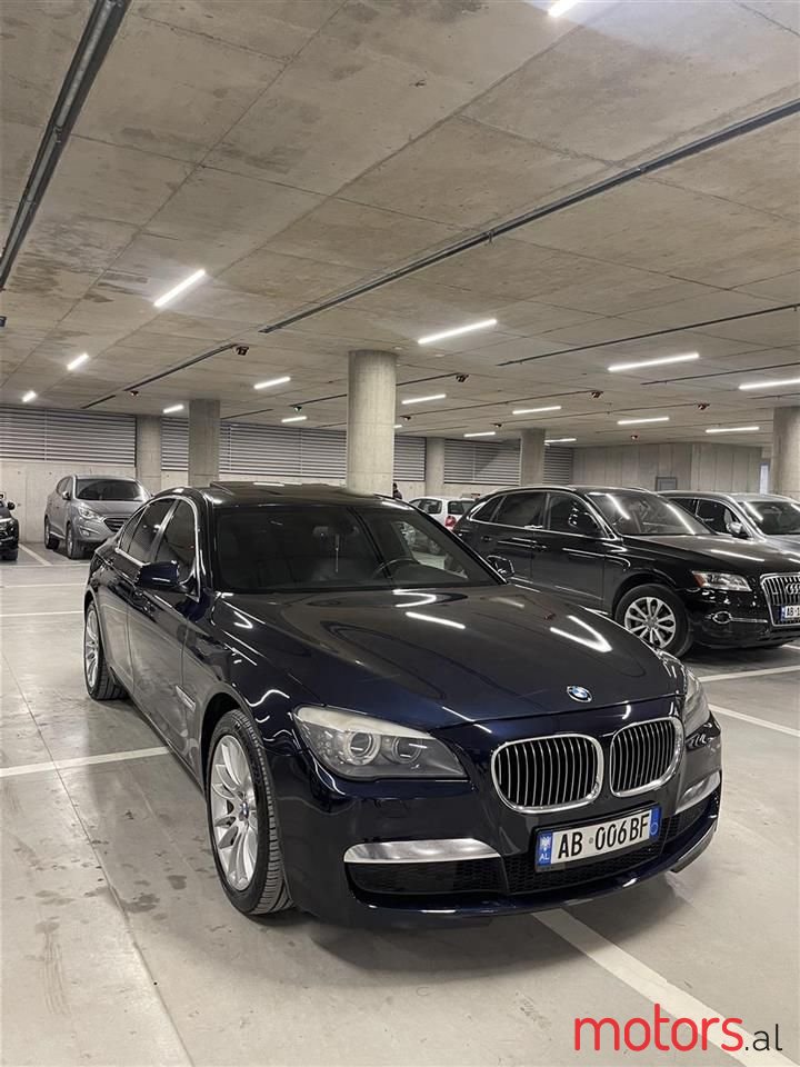 2012' BMW 740 photo #1