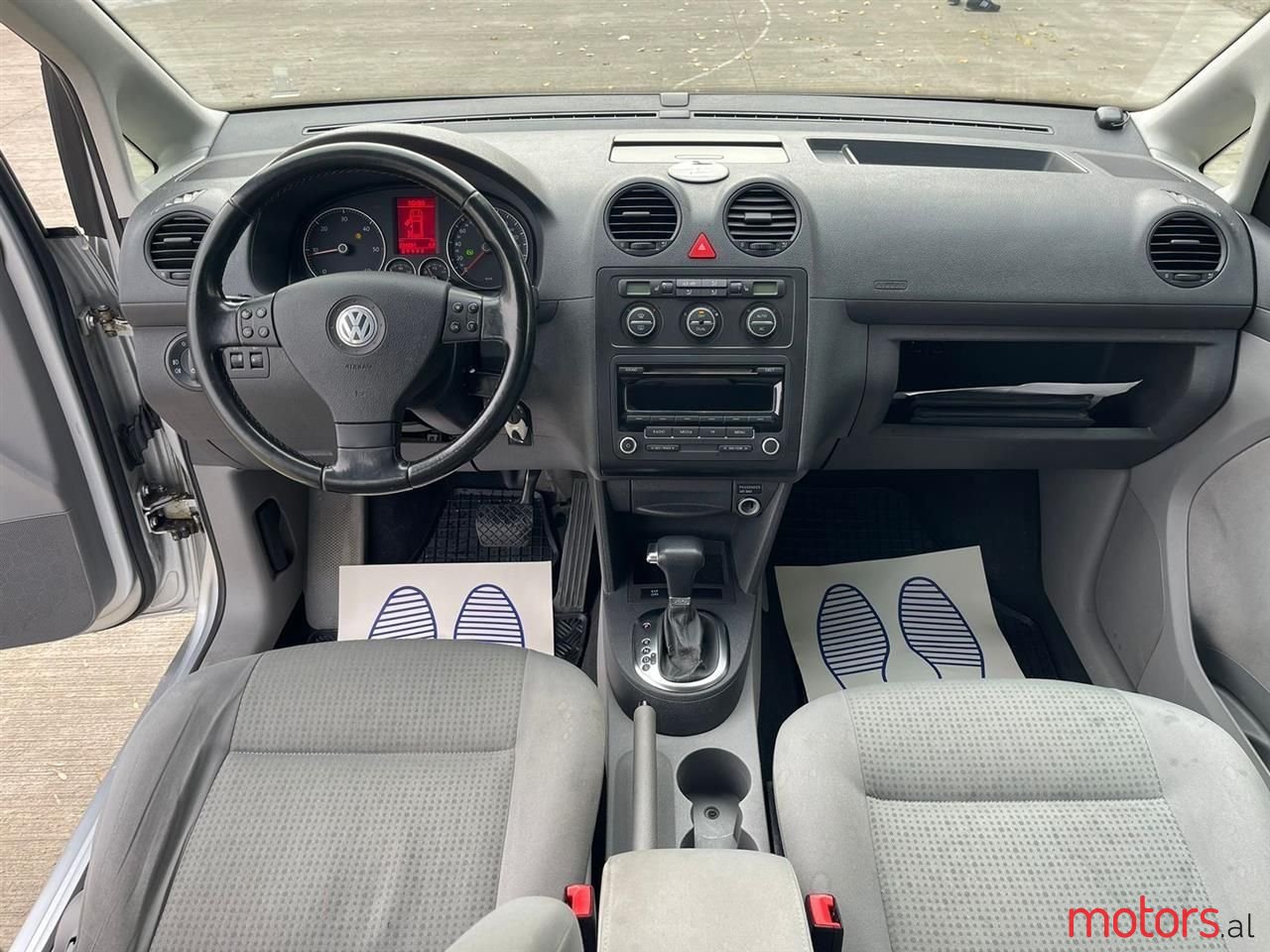 2009' Volkswagen Caddy photo #6