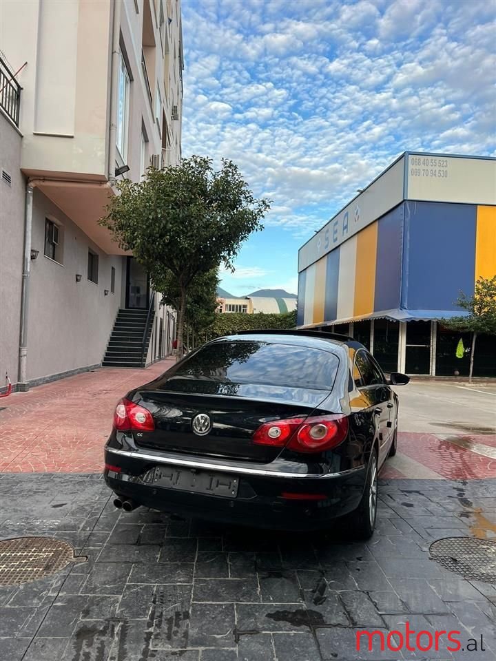 2011' Volkswagen Passat photo #3