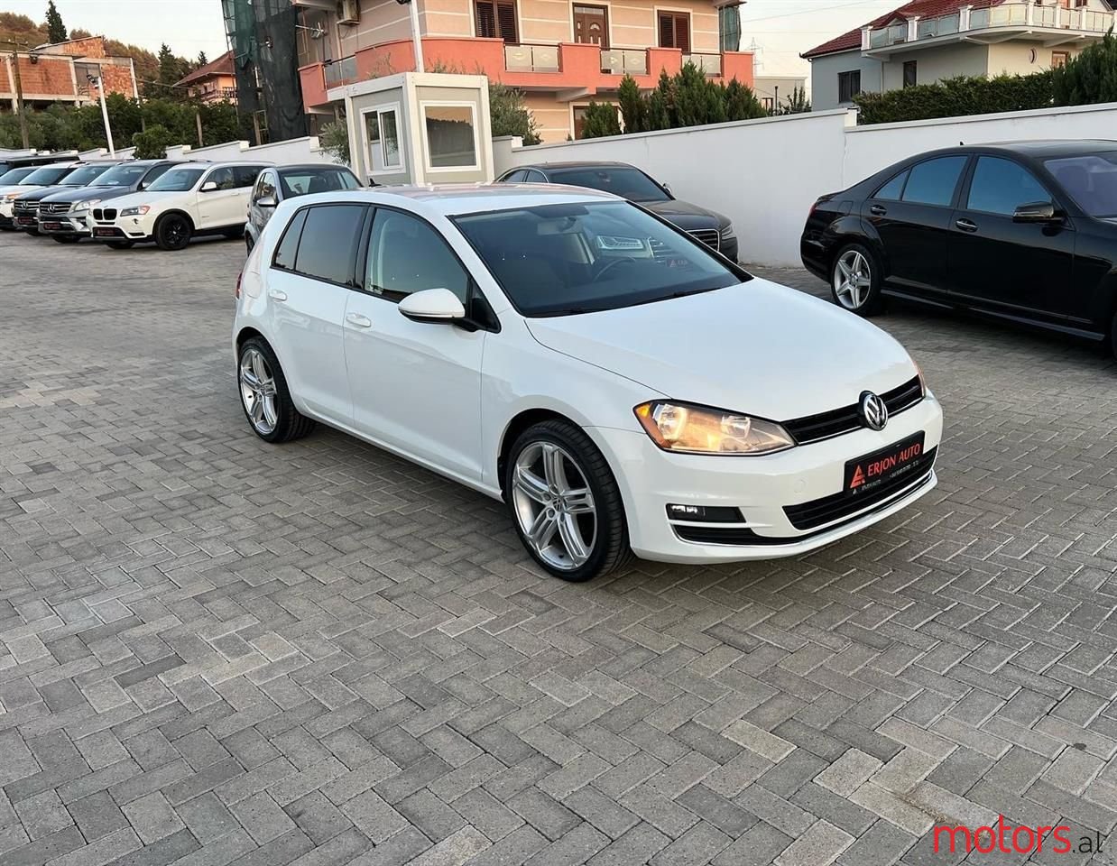 2015' Volkswagen Golf photo #2