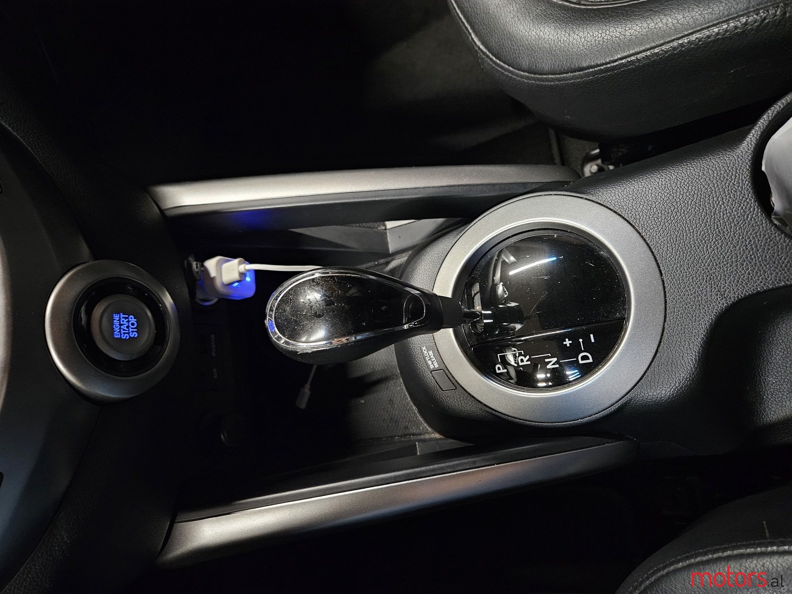 2012' Hyundai Veloster photo #6