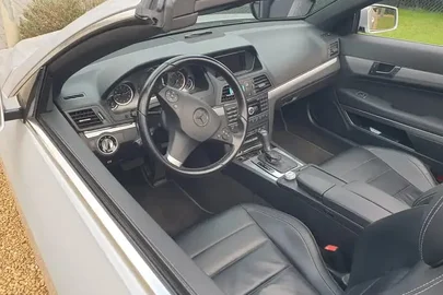 2011' Mercedes-Benz E-Class Cabrio E220
