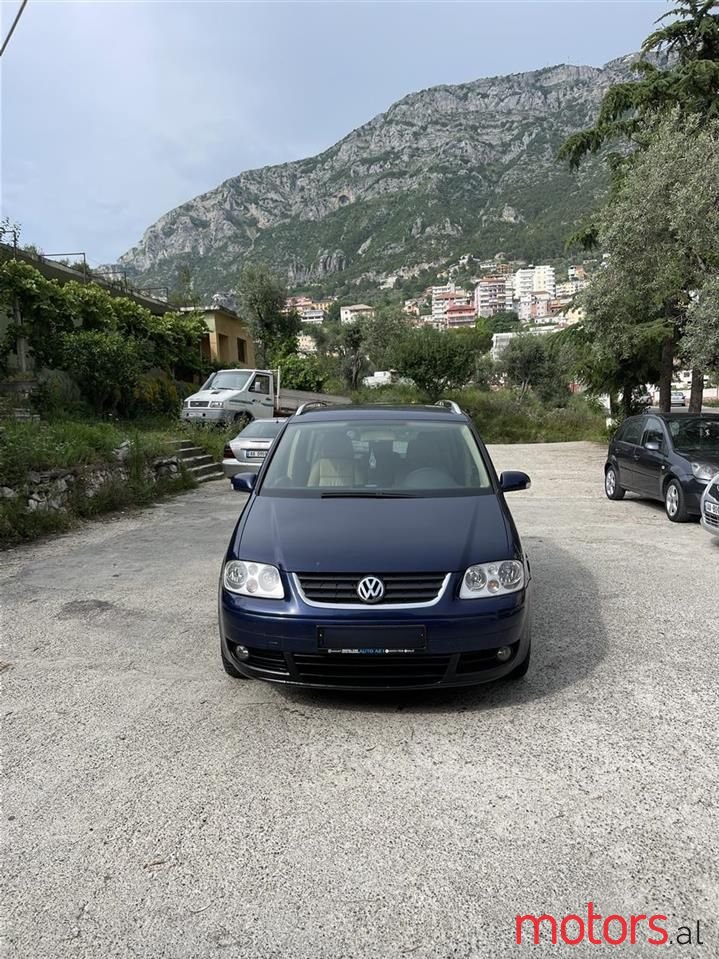 2005' Volkswagen Touran photo #3