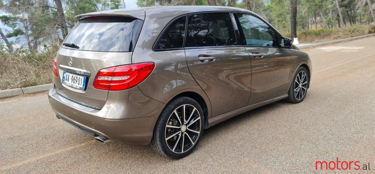 2012' Mercedes-Benz B 200 photo #6