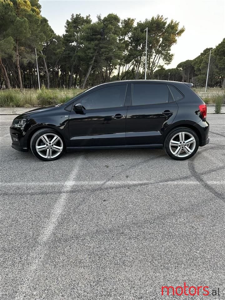 2014' Volkswagen Polo photo #2