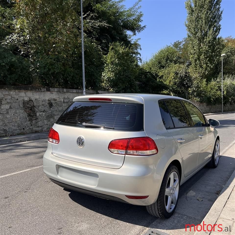 2011' Volkswagen Golf photo #5