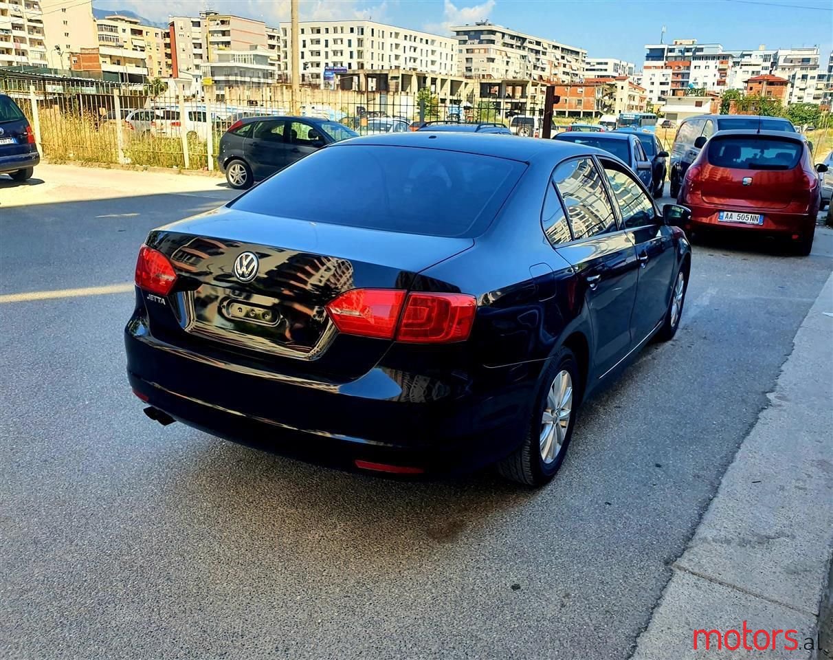 2012' Volkswagen Jetta photo #6