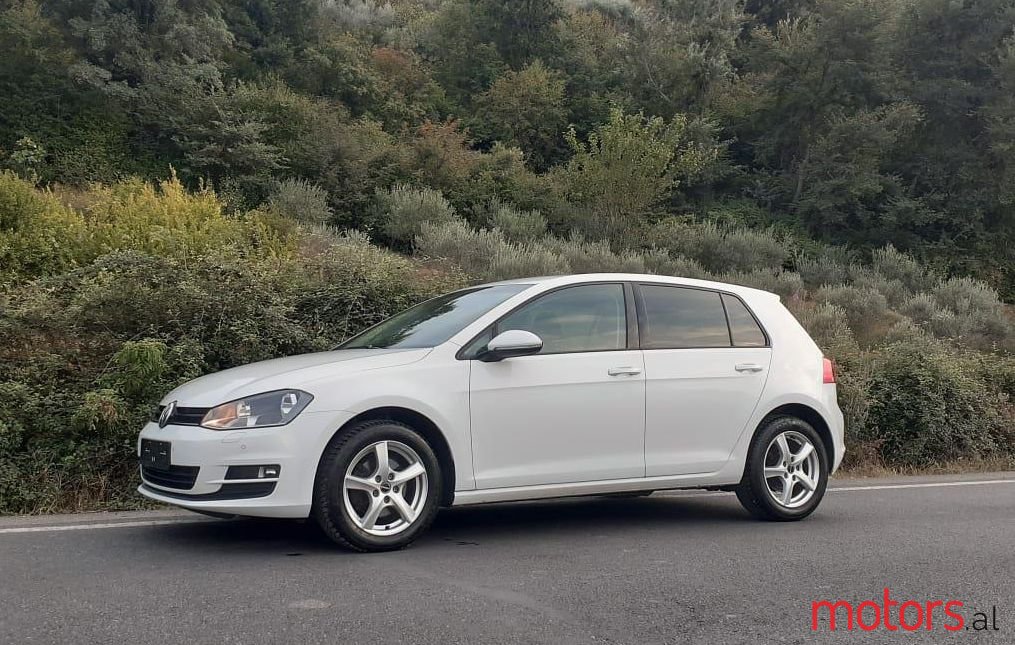 2016' Volkswagen Golf photo #1