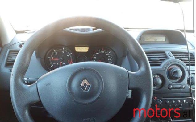 2008' Renault Megane photo #2