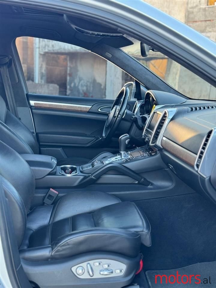 2011' Porsche Cayenne photo #5