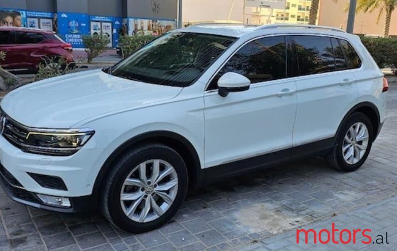 2017' Volkswagen Tiguan photo #1