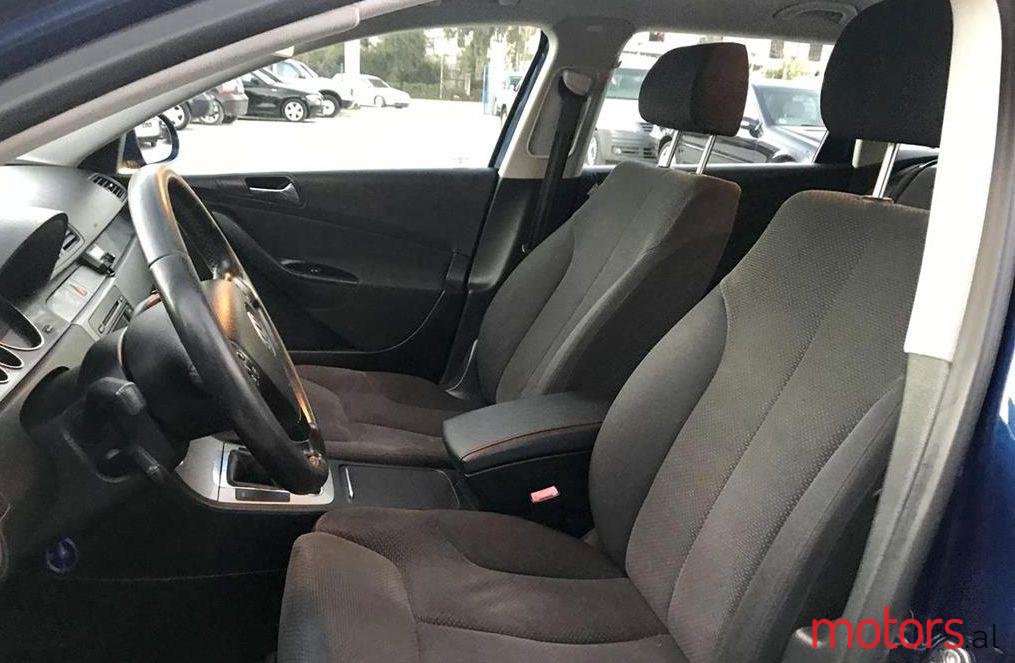 2005' Volkswagen Passat photo #1