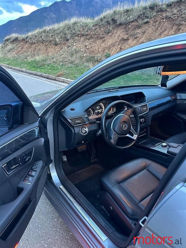 2013' Mercedes-Benz E 220 photo #3