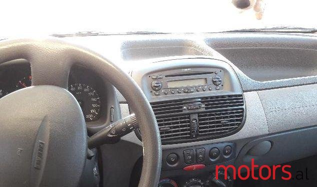 2003' Fiat Punto photo #1