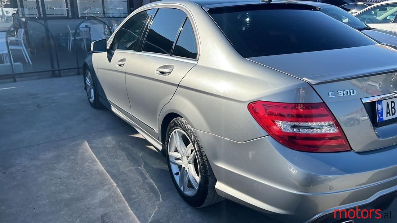 2012' Mercedes-Benz C 300 photo #5