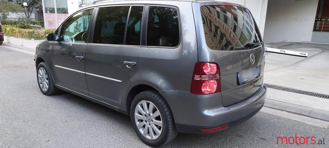 2007' Volkswagen Touran photo #3