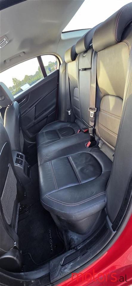 2019' Jaguar XE photo #2