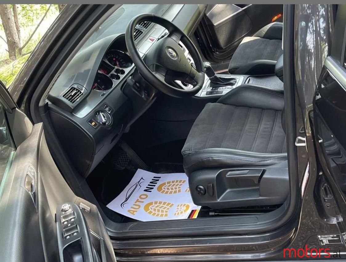 2005' Volkswagen Passat photo #6