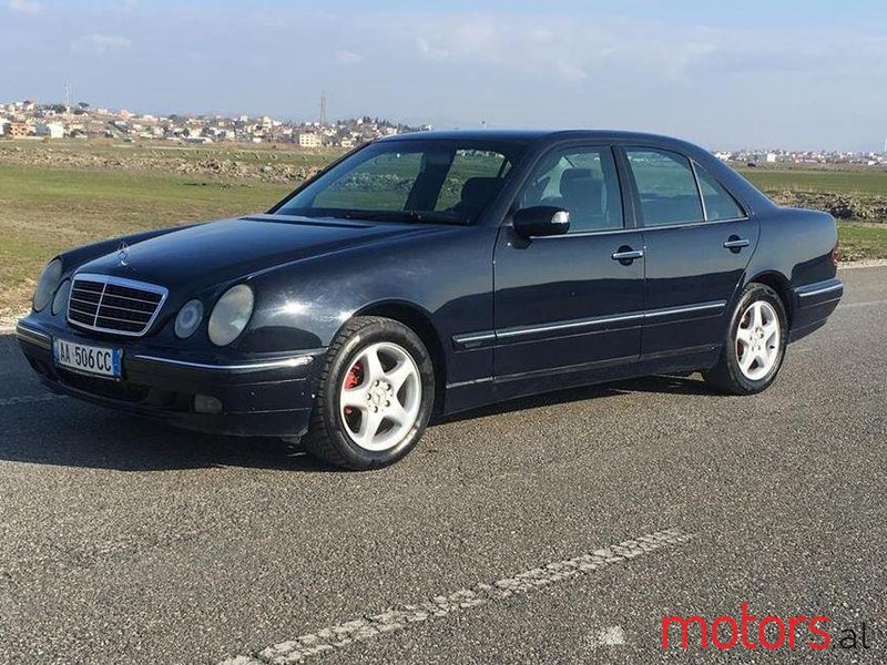 2000' Mercedes-Benz E 220 photo #1