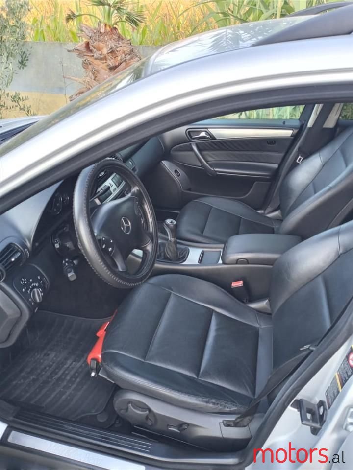 2006' Mercedes-Benz 220 photo #4