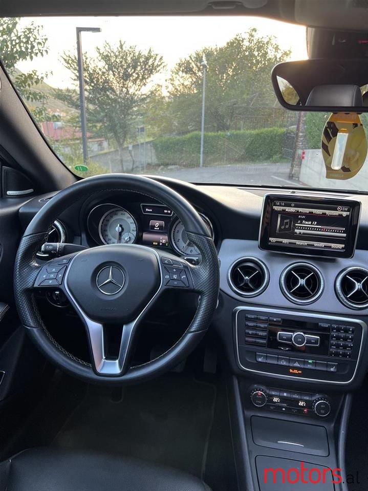 2014' Mercedes-Benz CLA 250 photo #3