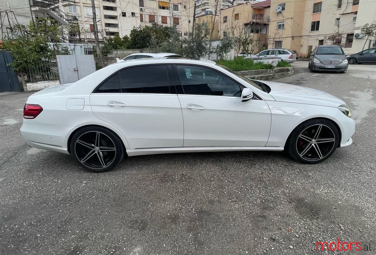 2014' Mercedes-Benz E 220 photo #2