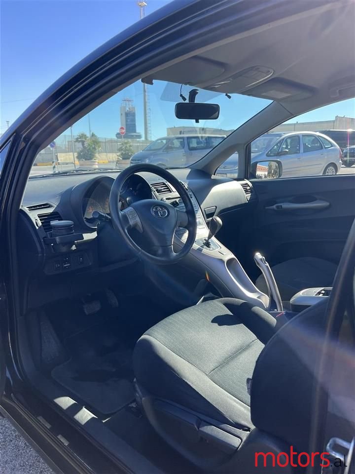 2009' Toyota Auris photo #3