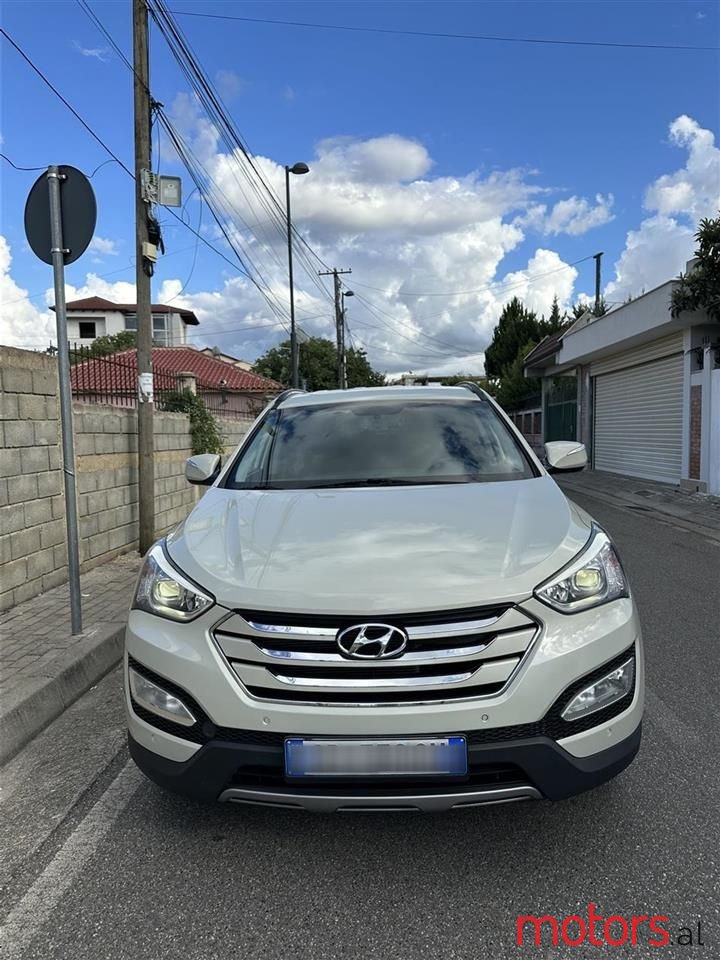 2013' Hyundai Santa Fe photo #3