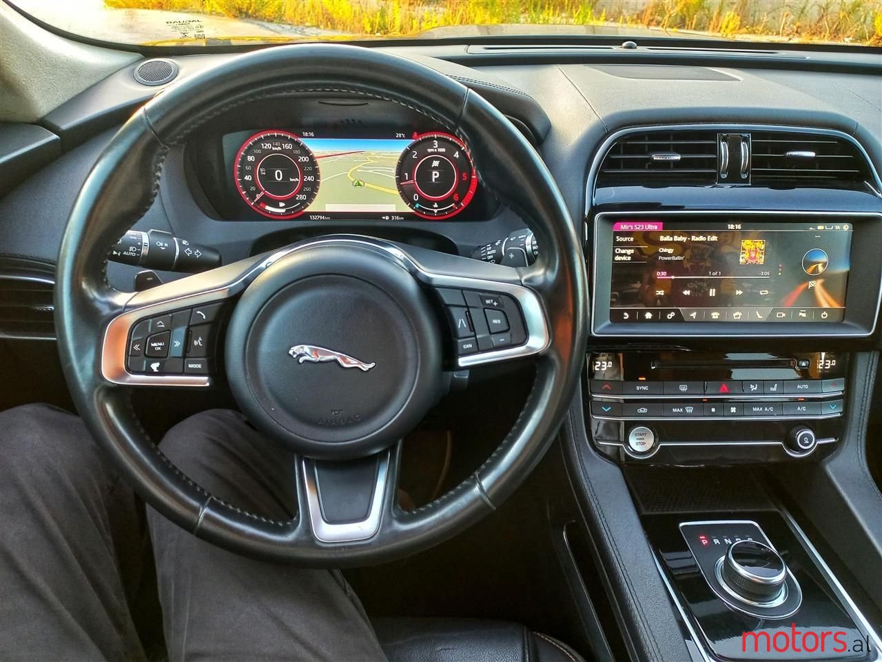 2019' Jaguar F-Pace photo #5