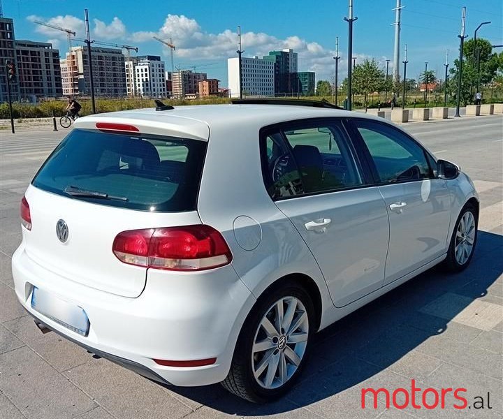 2011' Volkswagen Golf photo #4