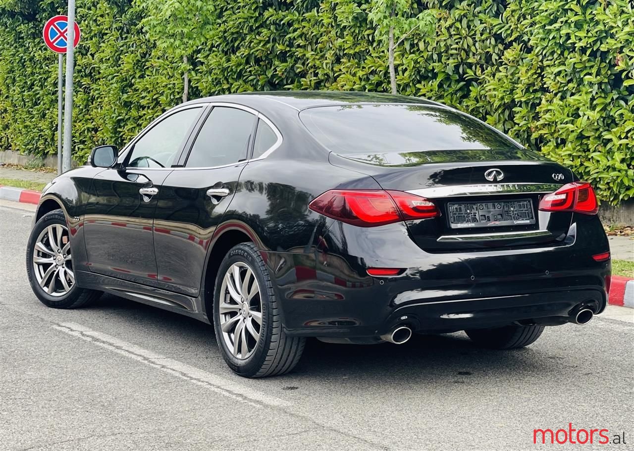 2017' Infiniti Q70 photo #4