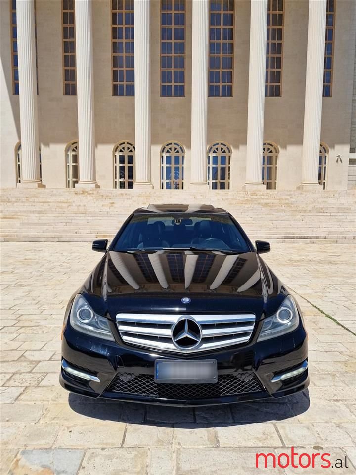 2012' Mercedes-Benz C 300 photo #2