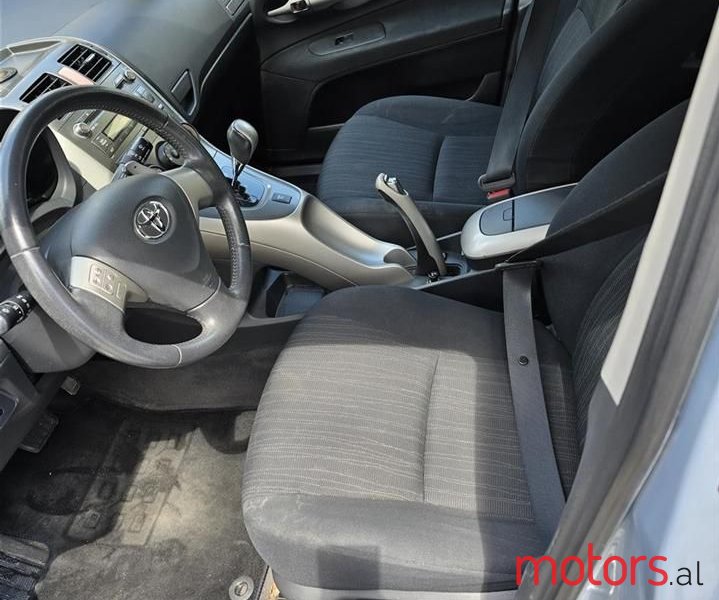 2008' Toyota Auris photo #4