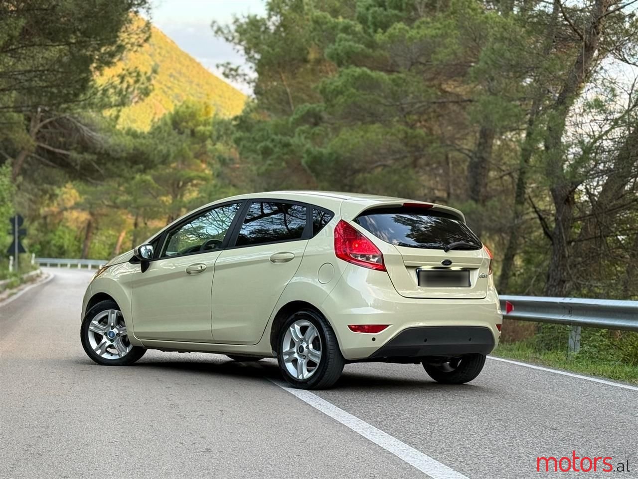 2009' Ford Fiesta photo #4