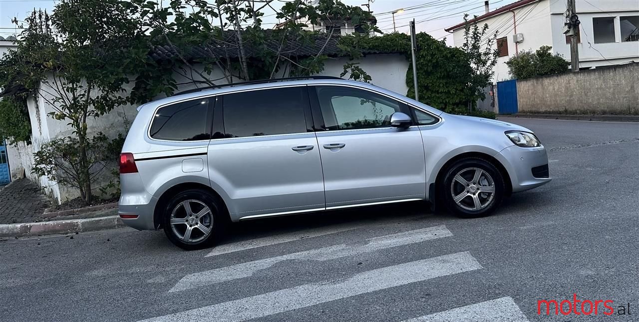 2013' Volkswagen Sharan photo #3