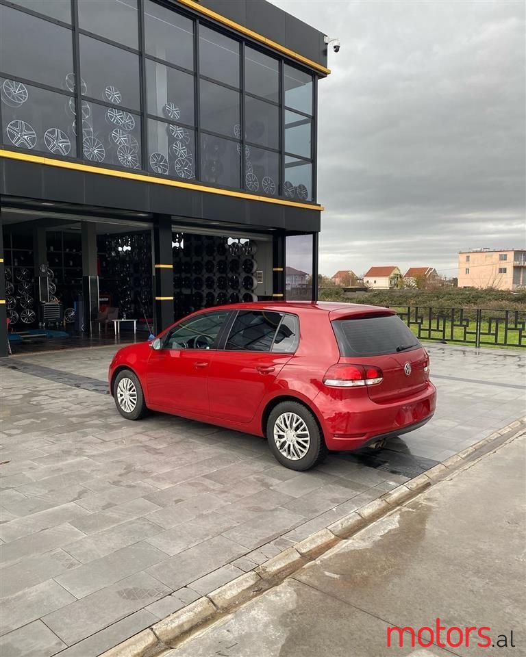 2010' Volkswagen Golf photo #2