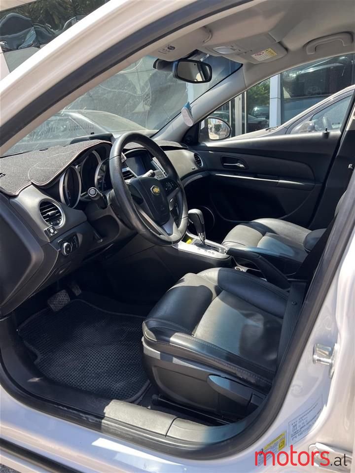 2009' Chevrolet Cruze photo #3