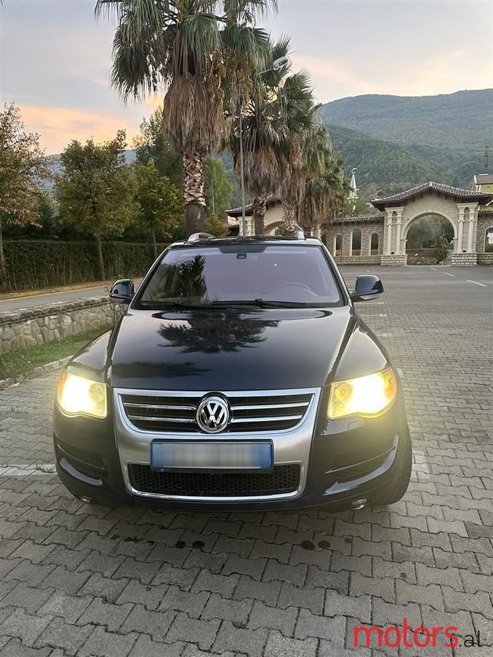 2007' Volkswagen Touareg photo #3