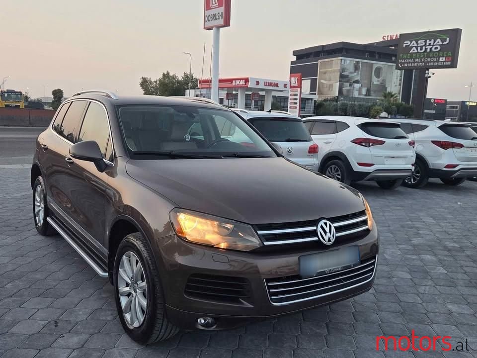 2013' Volkswagen Touareg photo #1