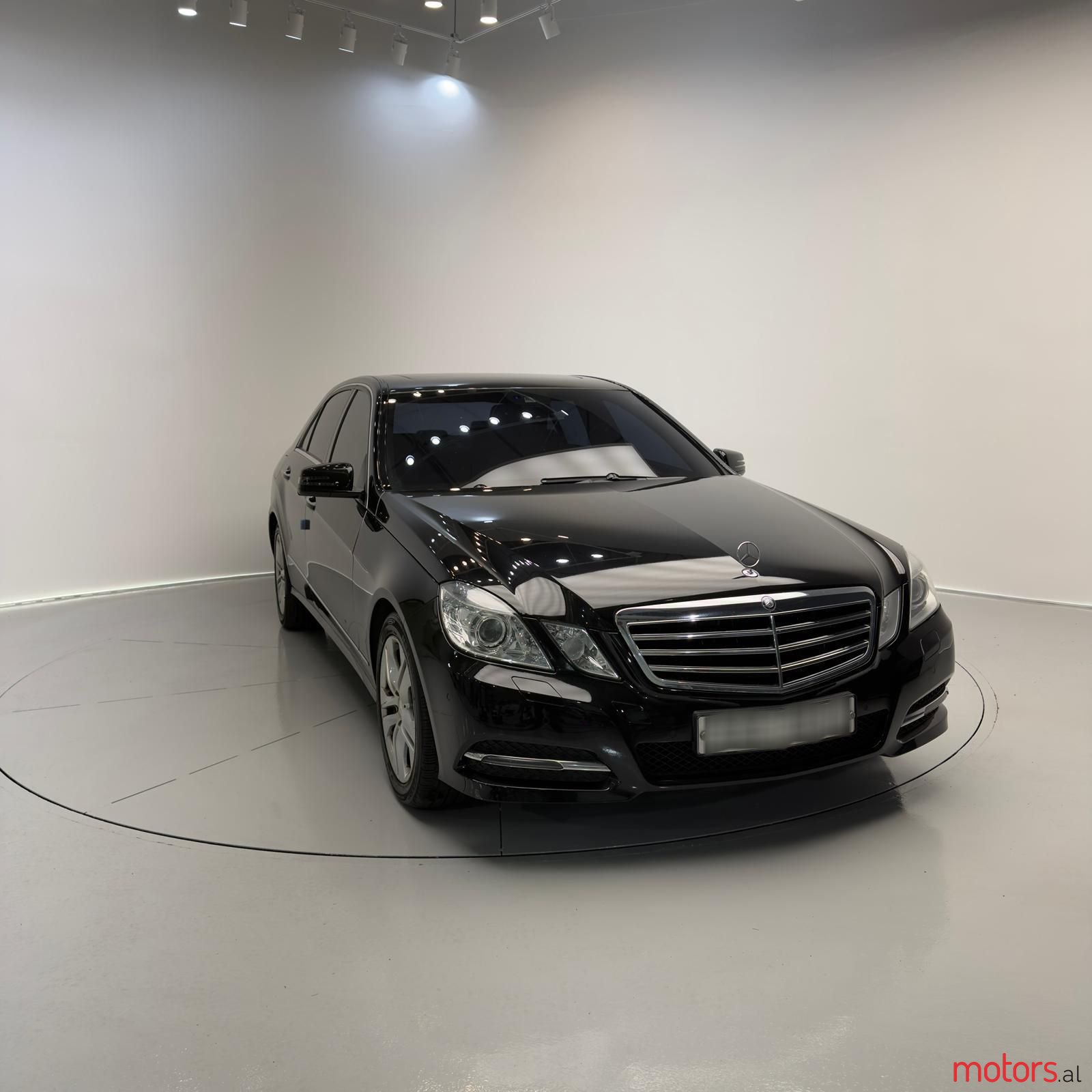 2012' Mercedes-Benz E 220 photo #5