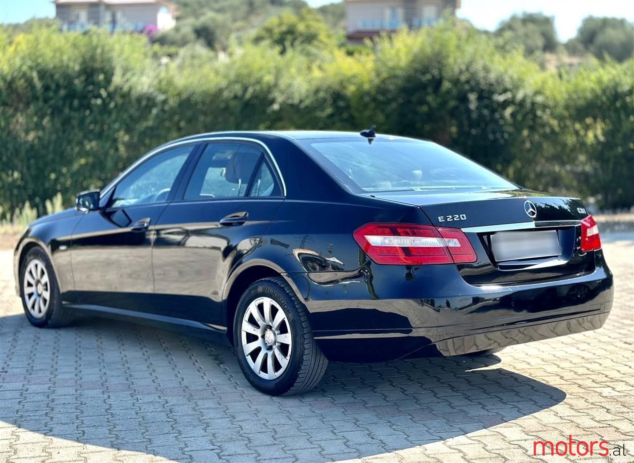 2010' Mercedes-Benz E 220 photo #4