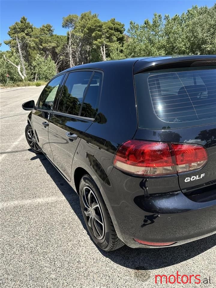 2010' Volkswagen Golf photo #2