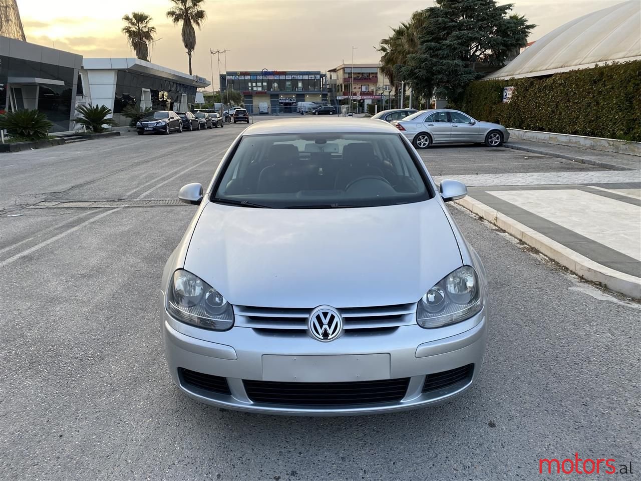 2004' Volkswagen Golf photo #1