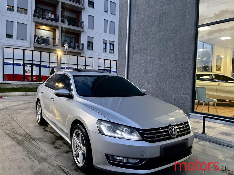 2012' Volkswagen Passat photo #4