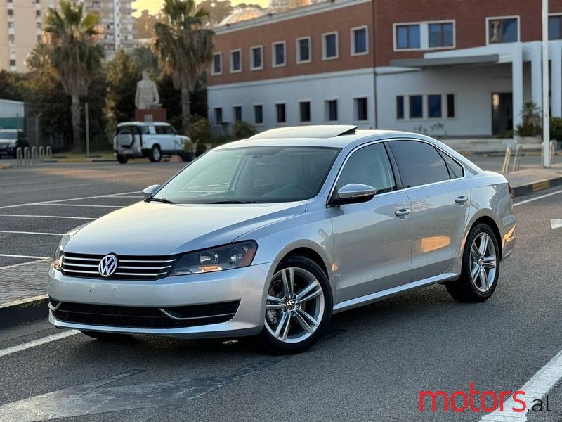 2013' Volkswagen Passat photo #2