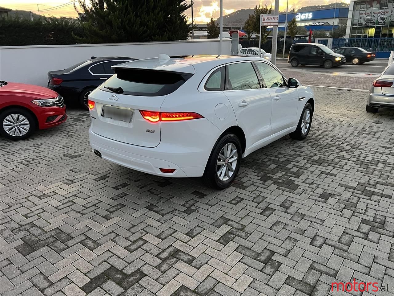 2016' Jaguar F-Pace photo #3