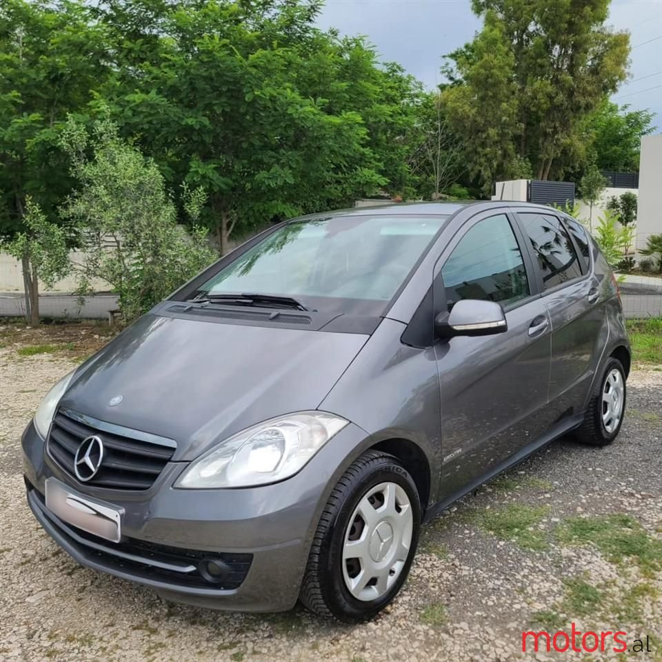 2012' Mercedes-Benz A 180 photo #3